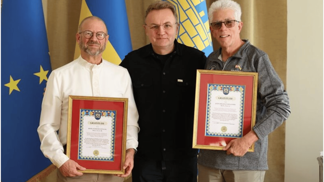 Sadovyi met with American doctors and presented them with letters of appreciation