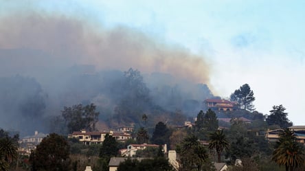 Zelenskyy voices support for California as wildfires rage - 285x160