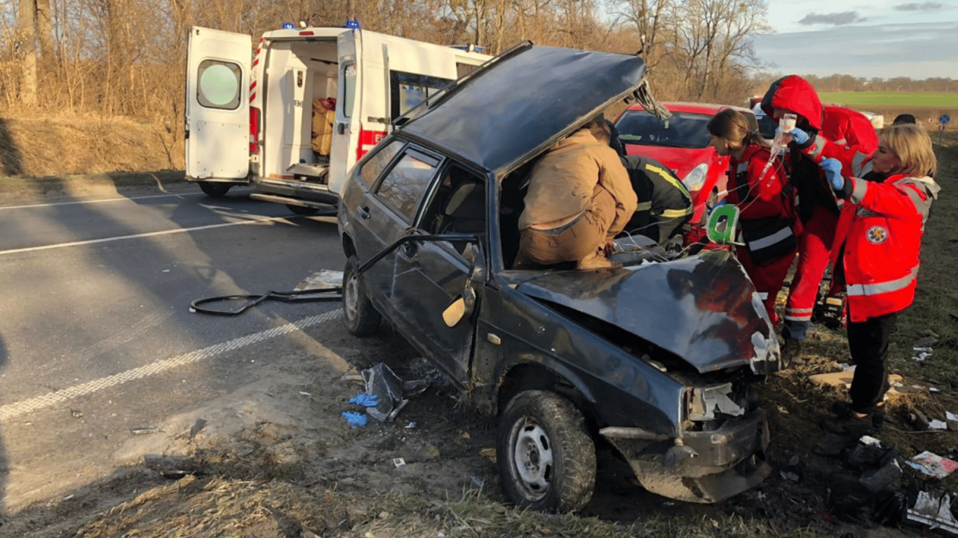 На Львівщині зіткнулися легковик і вантажівка