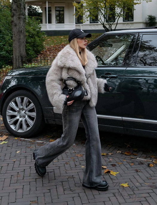 Сірі джинси на піку популярності цього сезону