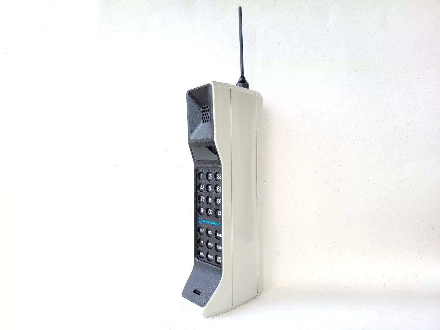 Демонстрационный прототип Motorola DynaTAC 8000X 1981 года