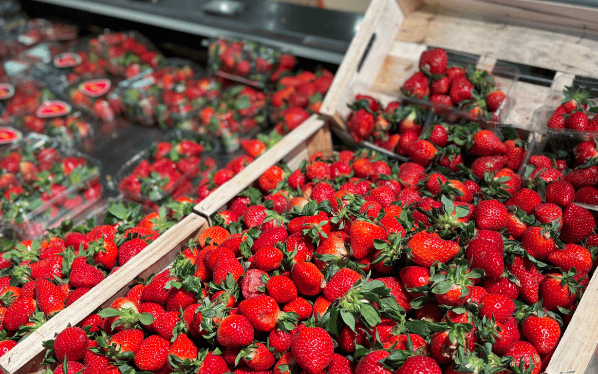 Полуниця в супермаркеті