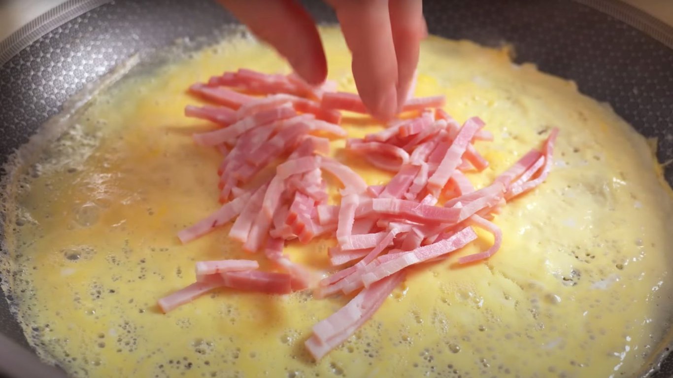 рецепт сніданку з яєць з шинкою