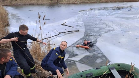 На Волыни трое детей провалились под лед: двоих спасли, одна погибла - 285x160