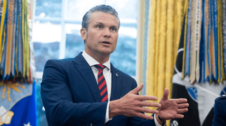 Самолет главы Пентагона совершил экстренную посадку в Британии - 285x160