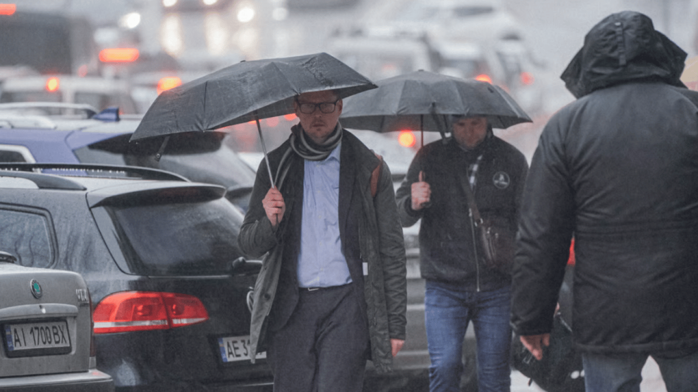 Гідрометцентр попереджає про похолодання і грози в Україні сьогодні