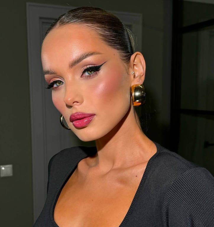 Бордовий відтінок в макіяжі додасть вишуканості образу