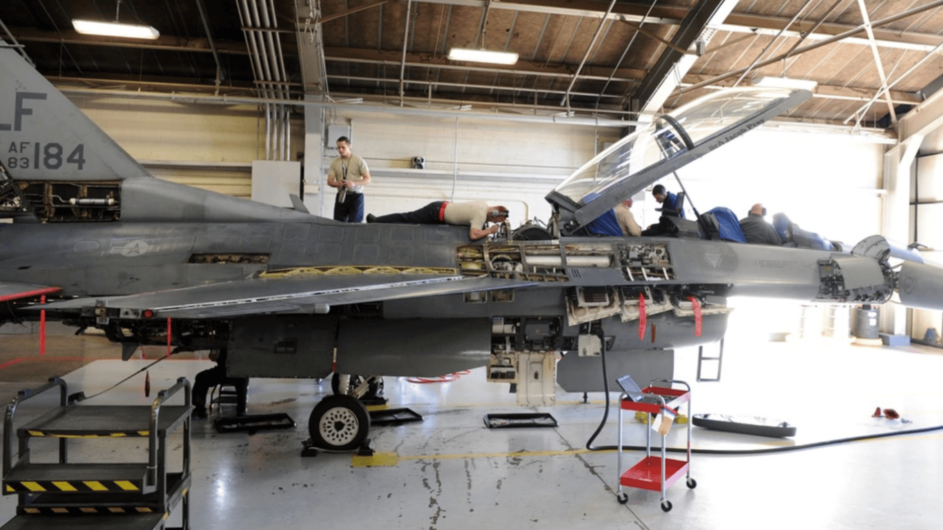 Бельгия даст 100 млн евро Украине на обслуживание F-16