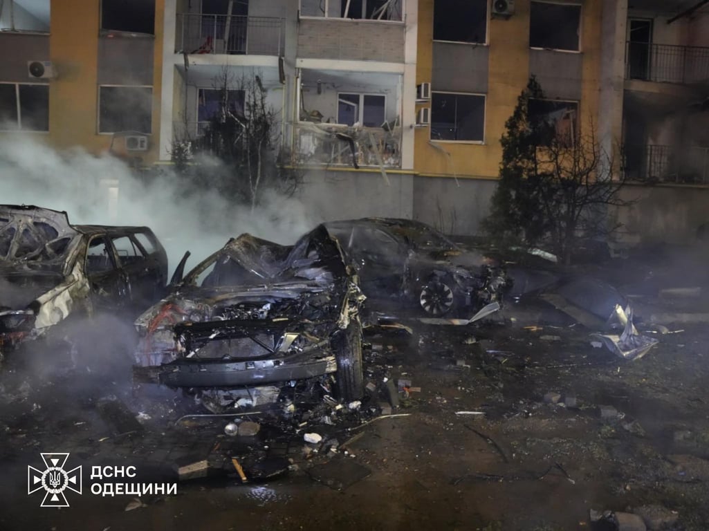 Рятувальники показали масштаби пожежі через атаку на Одесу - фото 1