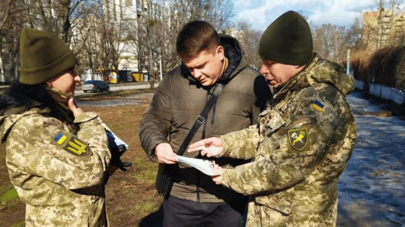 На Житомирщині чоловік відмовився від повістки, бо "працює"