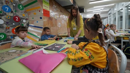 Некоторые учителя получают прибавку 25% к зарплате — кто может рассчитывать - 290x160