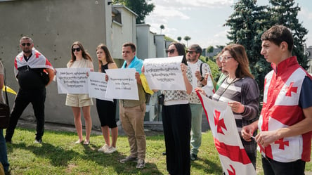 У Києві відбулася акція солідарності з Грузією проти агресії РФ — зробили заяву щодо Саакашвілі - 290x166