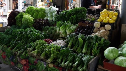 Зелень на Киевском базаре в Одессе дорожает с каждым днем - 285x160