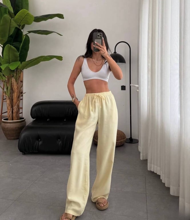 Легкі штани точно знадобляться