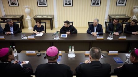Зеленский встретился с епископами католической церкви и главами протестантских общин - 290x166