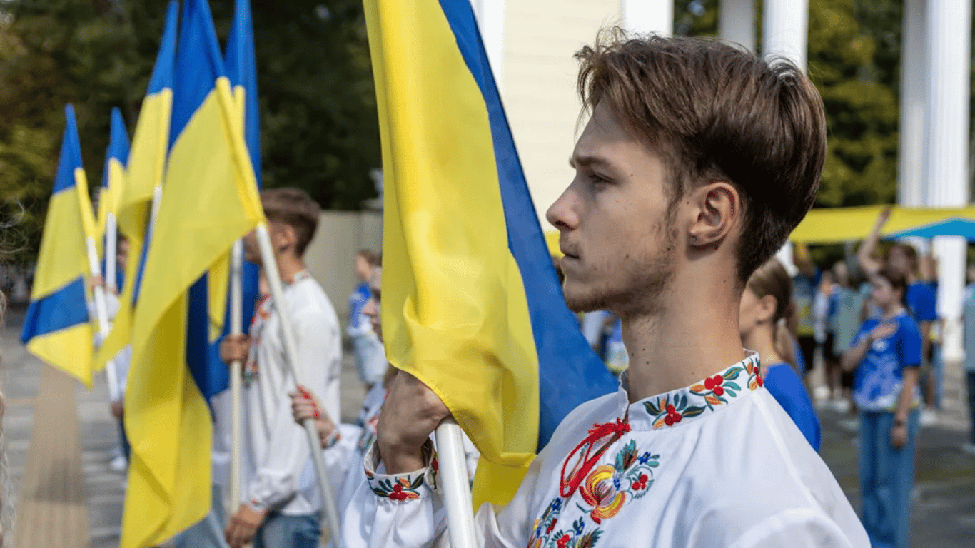 Свята в листопаді 2025 — коли День студента і День сержанта ЗСУ