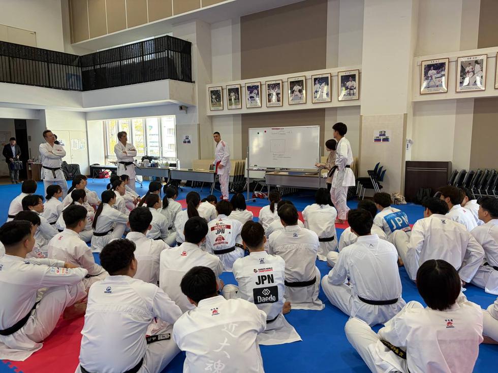 Станислав Горуна проводит тренировки для сборной Японии по каратэ, 3 апреля 2026 года