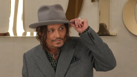 Johnny Depp returns to Paris Fashion Week at Dior show - 285x160