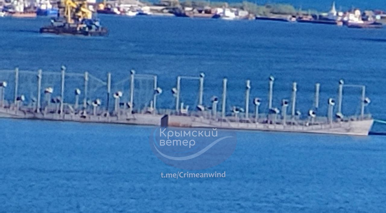 Росія захищая корабельний завод в Криму судном-мішенню - фото 2