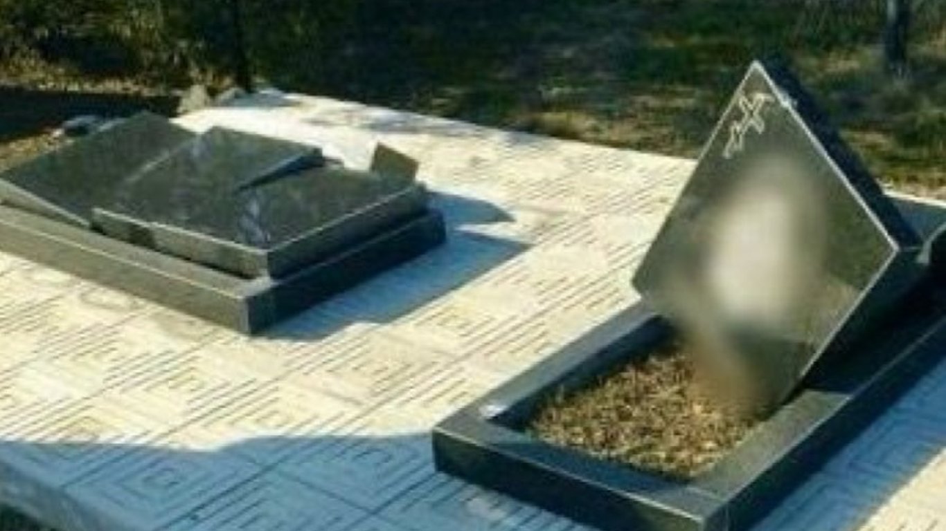 Розгромив могили односельців — на Одещині затримали хулігана