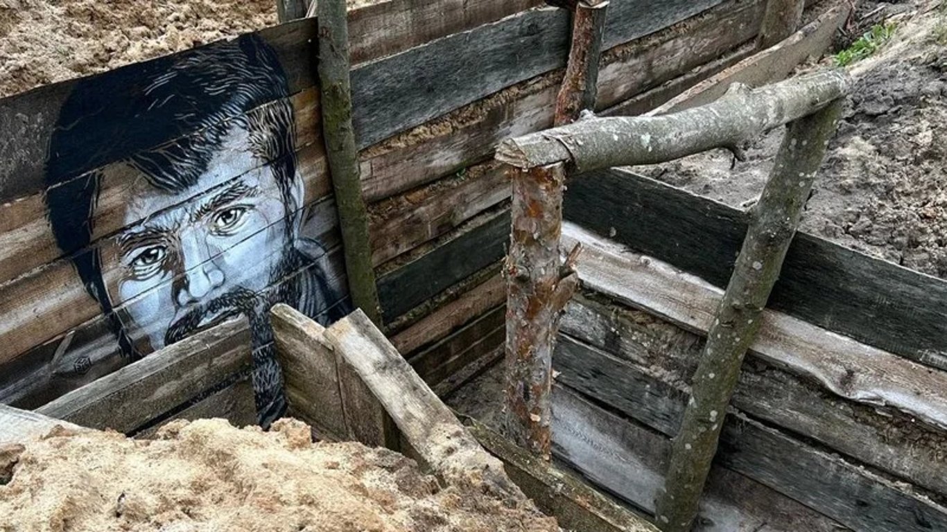 Французький художник намалював портрет Дмитра Коцюбайла в окопі під Бородянкою