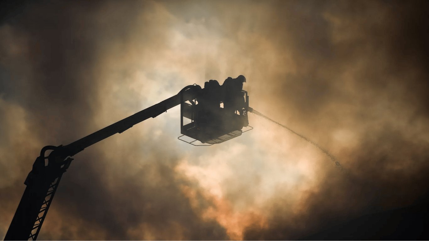 У РФ заявили, що пожежа на нафтобазі в Краснодарському краю сталася через падіння БпЛА
