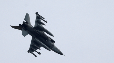 В Нидерландах ответили, сколько F-16 передадут Украине - 285x160