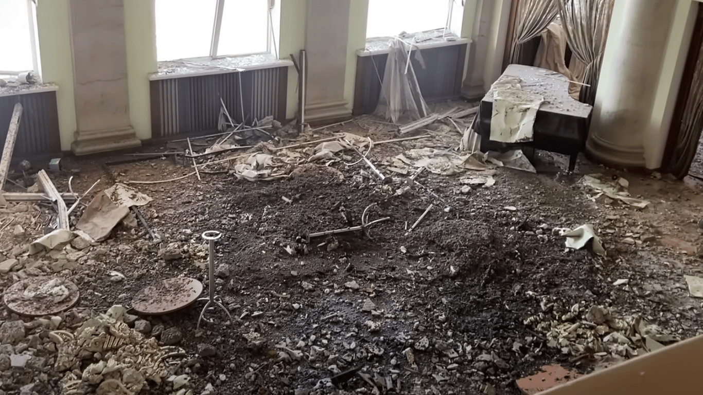 Как выглядит Драмтеатр в Чернигове после российского обстрела