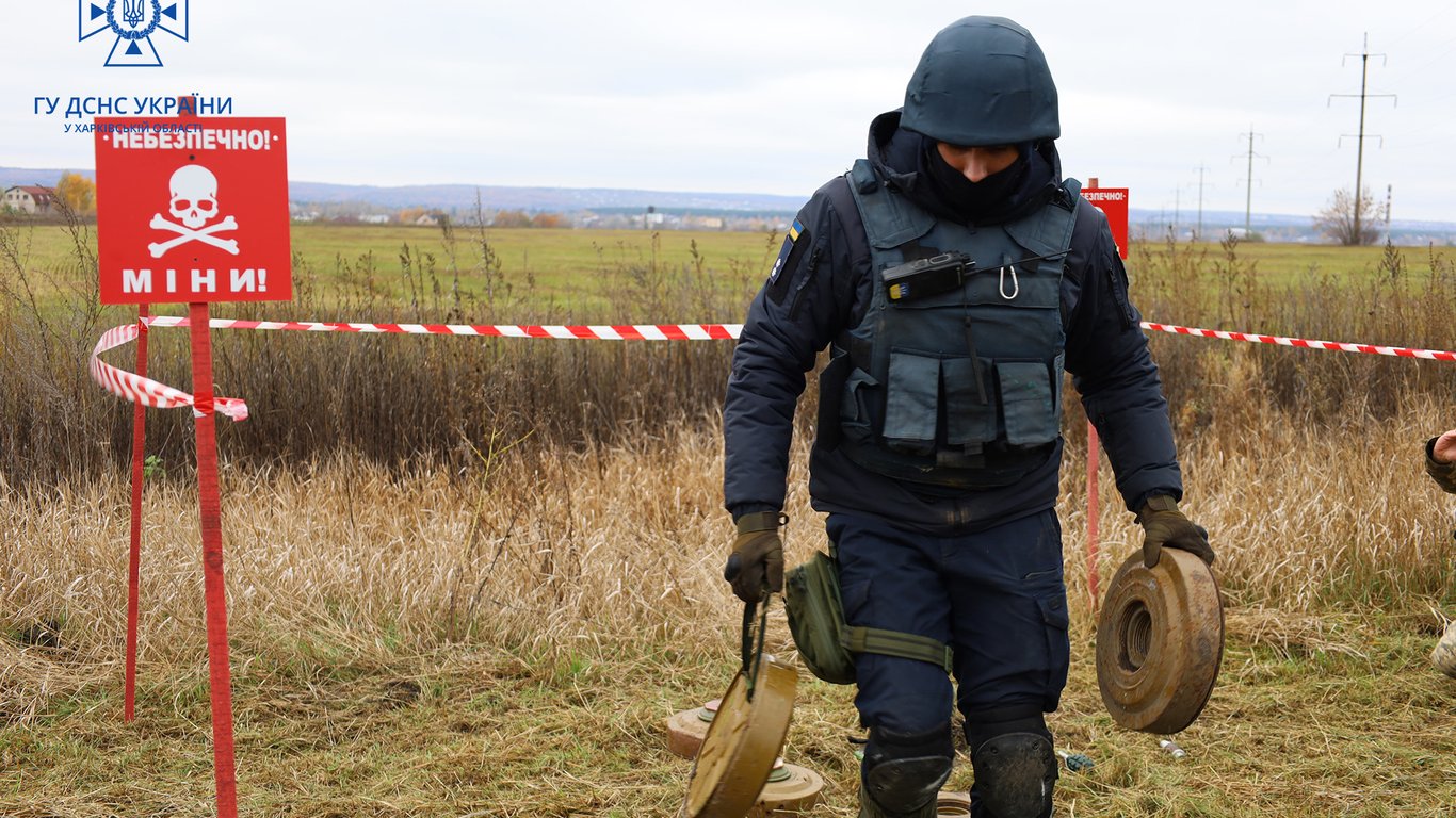 Розмінування території України — в ДСНС попередили про небезпеку