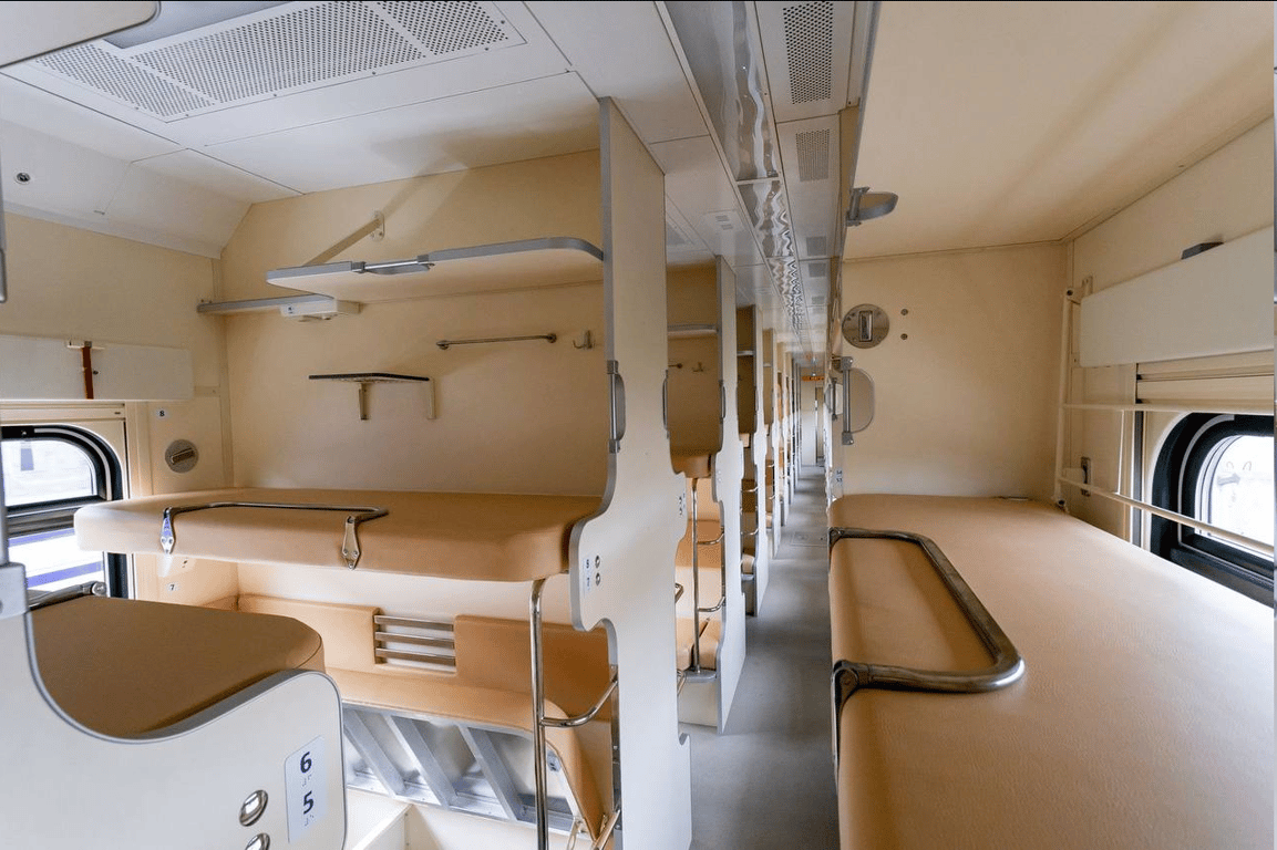 Укрзалізниця отримала 4 нові пасажирські вагони — відомо напрямок - фото 3