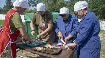 На фронті потрібні вправні кулінари — кого запрошують до полку "Азов" - 285x160