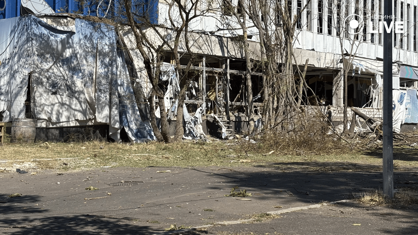 Одеса після нічної атаки — фоторепортаж наслідків атаки на місто - фото 8