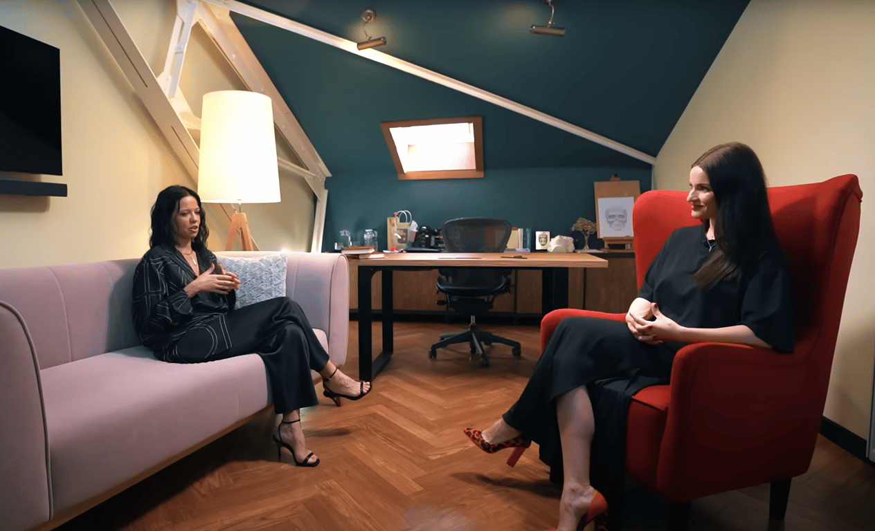 Ирина Горова и Алина Доротюк на интервью