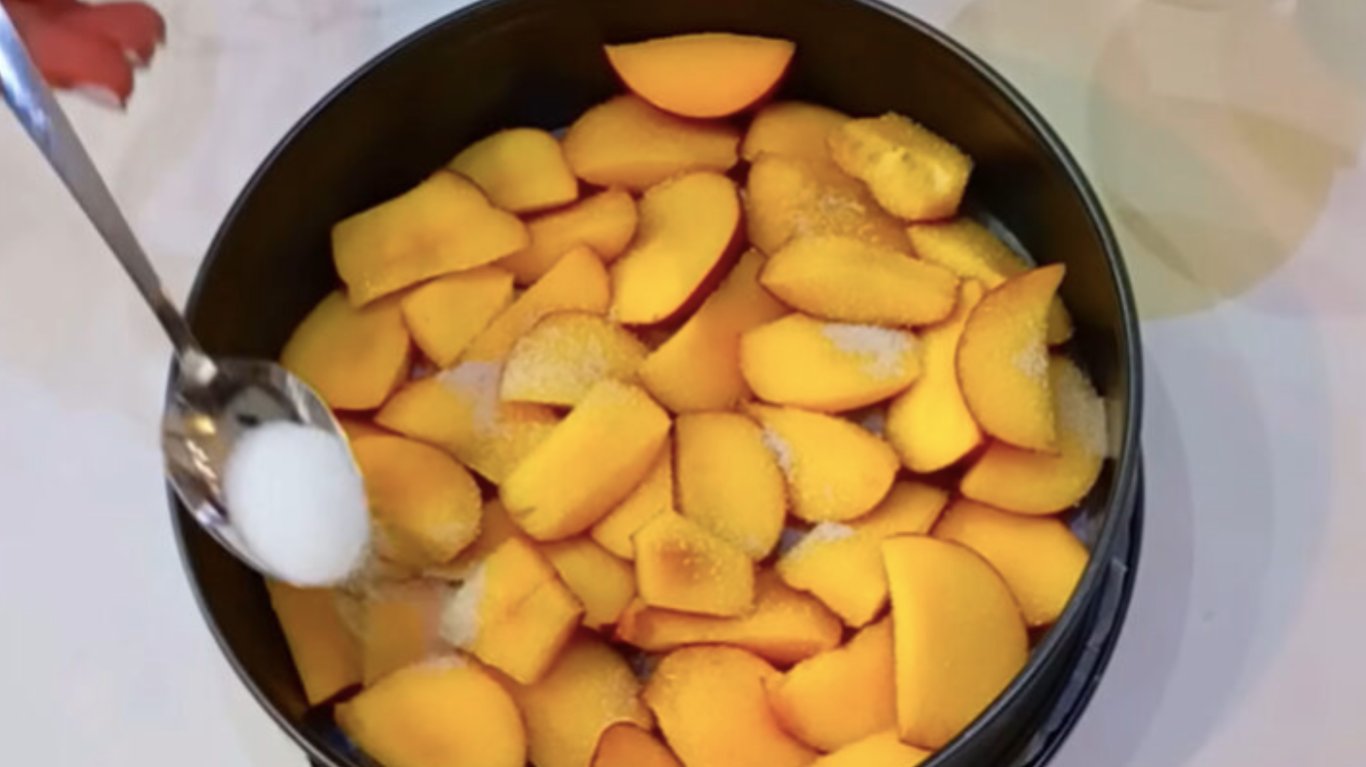 рецепт шарлотки з нектаринами