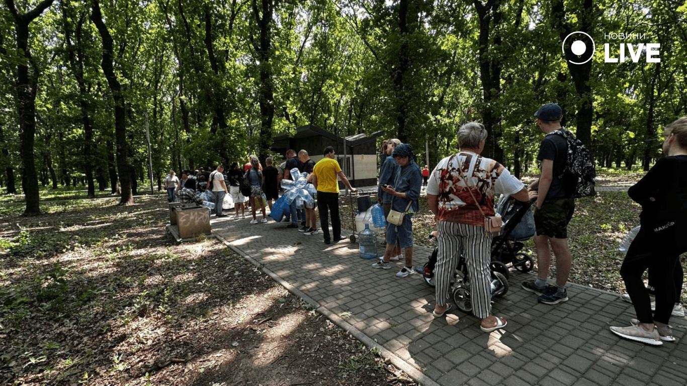 Аварія на водогоні — біля одеських бюветів довжилезні черги - фото 5