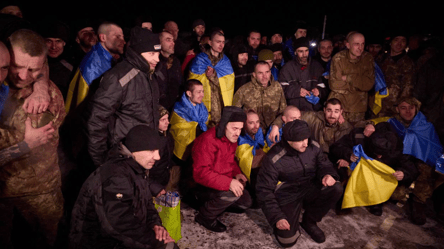 В Харьковской области встретили 15 жителей региона, освобожденных из российского плена - 285x160