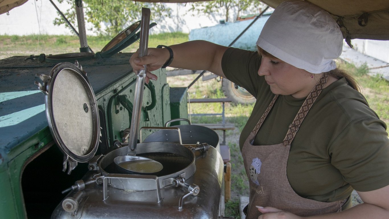 Робота в "Азов" — кухарю пропонують зарплату до 125 тисяч гривень