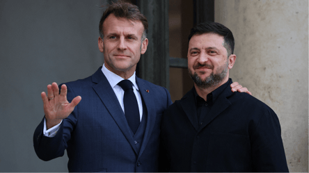 Зеленского встретили в Елисейском дворце — видео - 290x160