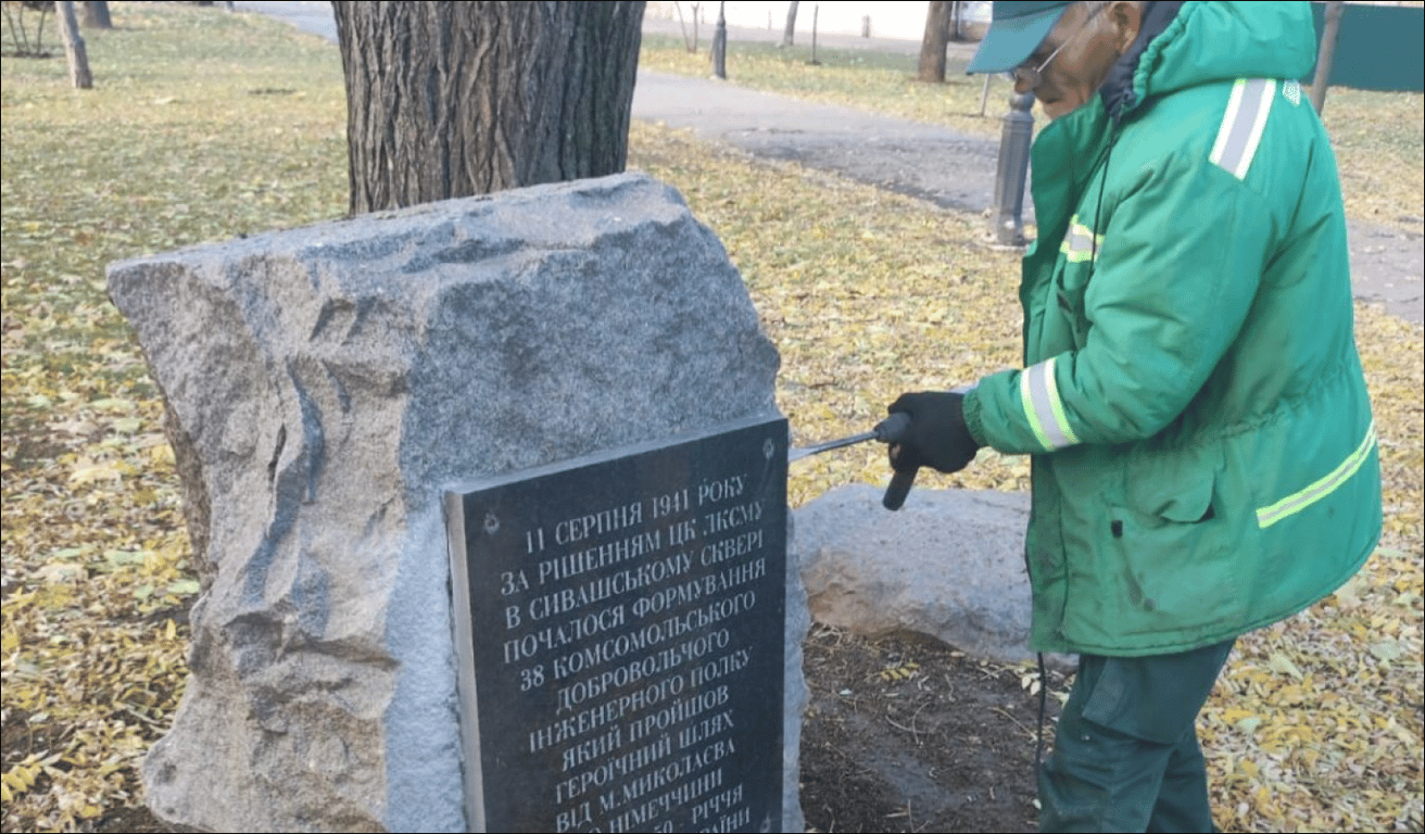 В Николаеве снесли сразу три советских памятника — подробности - фото 1