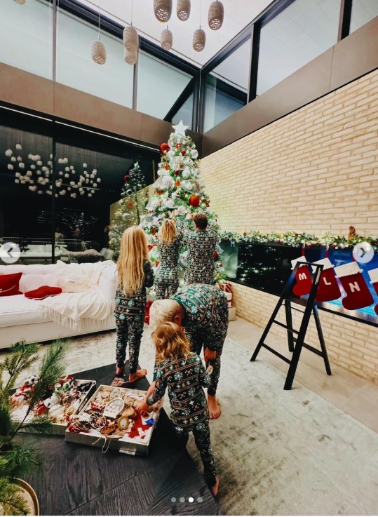 Шедевр максимализма — чем удивляет елка Майкла Бубле (фото) - фото 3