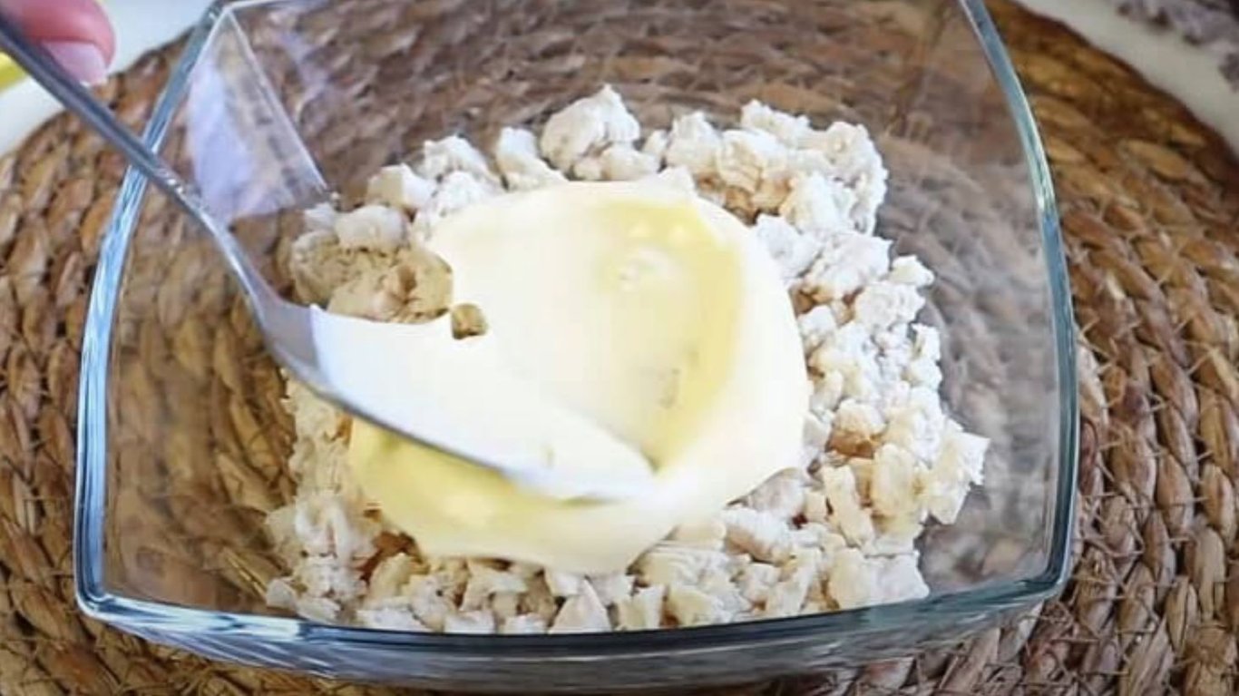 смачний салат з куркою та яблуками