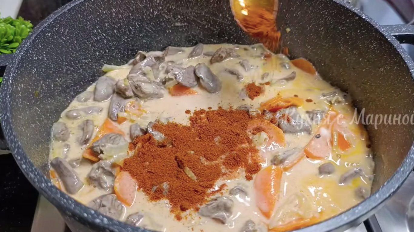 рецепт курячих сердець у вершковому соусі з макаронами