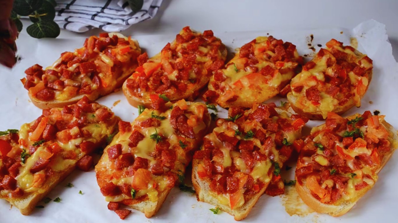 гарячі бутерброди з ковбасою