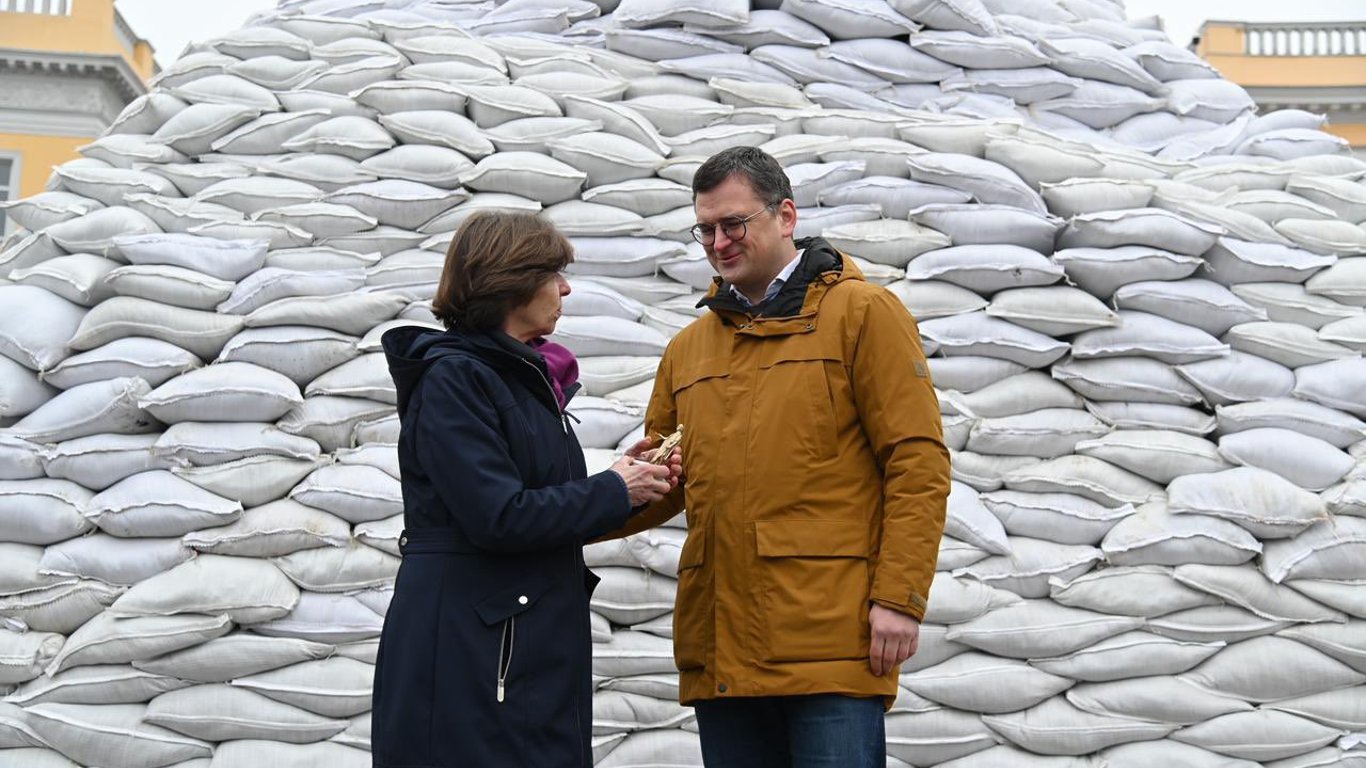 Міністерка закордонних справ Франції прибула в Одесу: що обговорюють