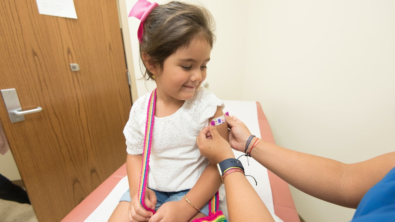 Що таке поліомієліт та коли потрібно робити вакцинацію
