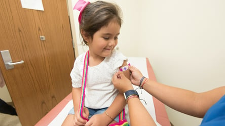 У МОЗ повідомили, що спалах поліомієліту серед дітей не відступив — потрібна вакцинація - 285x160
