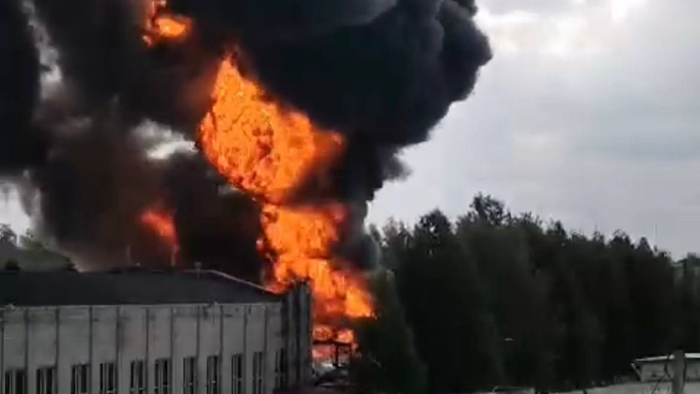 В Санкт-Петербурге масштабный пожар на нефтебазе: что известно