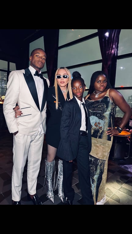 Співачка Мадонна з дітьми. Фото: instagram.com/madonna/