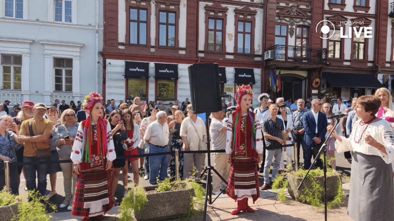 В Одесі на Алеї зірок відкрили ще одне ім'я - кому - фото 7