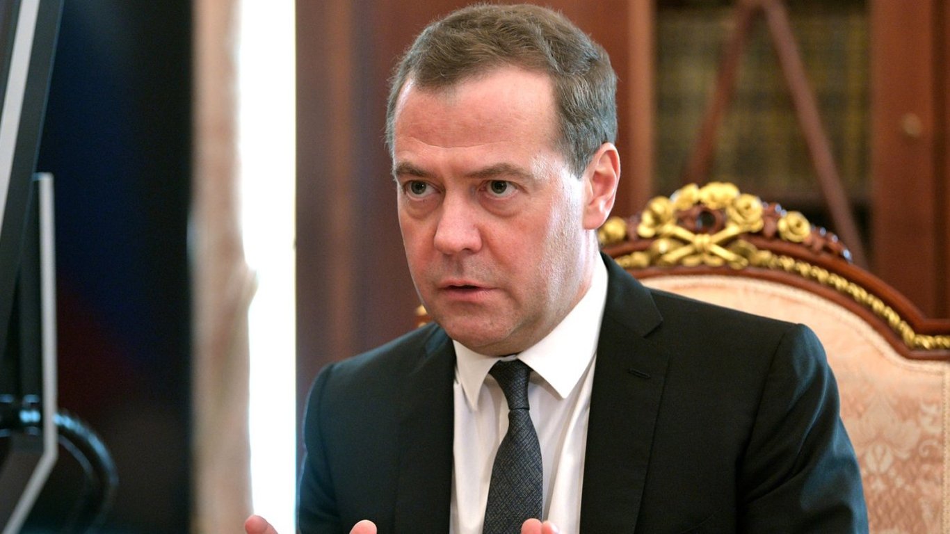 медведев представил себя мессией и заявил, что власти Украины понесут наказание перед Богом